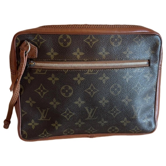 Louis Vuitton Handbags - Authentic Louis Vuitton clutch monogram